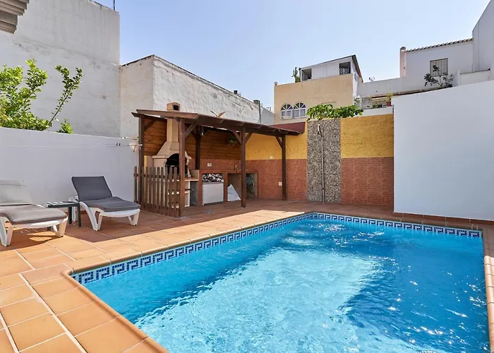 Vivienda Con Piscina * Nerja